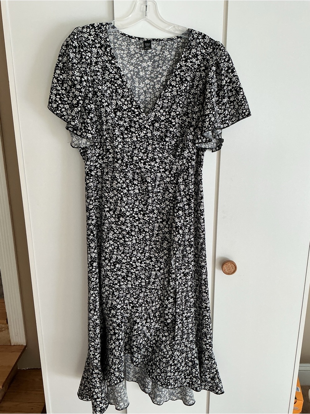 SHEIN Curve 0 XL Black & White Floral V-Neck Midi Dress